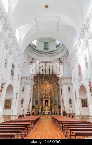 TOLÈDE, ESPAGNE - 23 OCTOBRE 2017 : intérieur de l'église jésuite San Ildefonso à Tolède, Espagne Banque D'Images