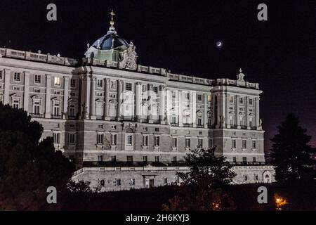 Vue en soirée du Palais Royal Palacio Real à Madrid, Espagne Banque D'Images