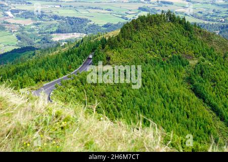 route sinueuse sur l'île des açores sao miguel Banque D'Images