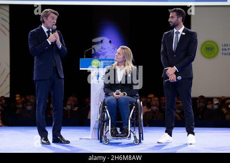 Paris, france, 16 novembre 2021.Paris 2024 le président Tony Estanguet, le président de l'association des maires Frances et maire de Troyes François Baroin et l'ancien premier ministre Jean-Marc Ayrault s'exprime lors du 103e Congrès des maires et présidents intermunicipaux français à Paris, le 16 novembre 2021.Le nouveau président de l'Association des maires de France (AMF - Association des maires de France) sera élu lors du 103e Congrès de l'AMF.Photo de Raphael Lafargue/ABACAPRESS.COM Banque D'Images