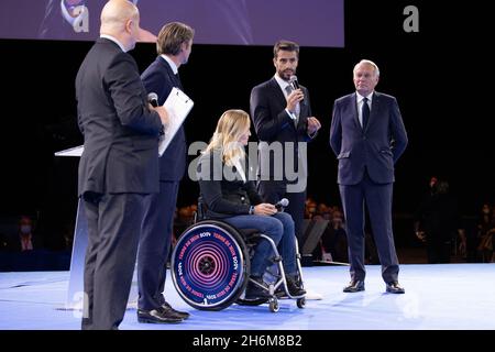 Paris, france, 16 novembre 2021.Paris 2024 le président Tony Estanguet, le président de l'association des maires Frances et maire de Troyes François Baroin et l'ancien premier ministre Jean-Marc Ayrault s'exprime lors du 103e Congrès des maires et présidents intermunicipaux français à Paris, le 16 novembre 2021.Le nouveau président de l'Association des maires de France (AMF - Association des maires de France) sera élu lors du 103e Congrès de l'AMF.Photo de Raphael Lafargue/ABACAPRESS.COM Banque D'Images