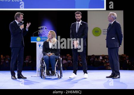 Paris, france, 16 novembre 2021.Paris 2024 le président Tony Estanguet, le président de l'association des maires Frances et maire de Troyes François Baroin et l'ancien premier ministre Jean-Marc Ayrault s'exprime lors du 103e Congrès des maires et présidents intermunicipaux français à Paris, le 16 novembre 2021.Le nouveau président de l'Association des maires de France (AMF - Association des maires de France) sera élu lors du 103e Congrès de l'AMF.Photo de Raphael Lafargue/ABACAPRESS.COM Banque D'Images