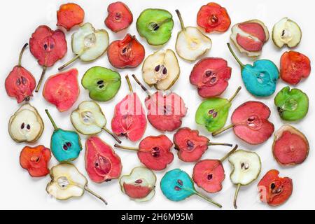Rondelles de poires sucrées séchées sur une surface en bois léger, sorte de super Banque D'Images