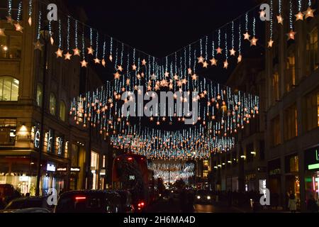 Londres, Royaume-Uni.15 novembre 2021.Illuminations de Noël à Oxford Street. Banque D'Images