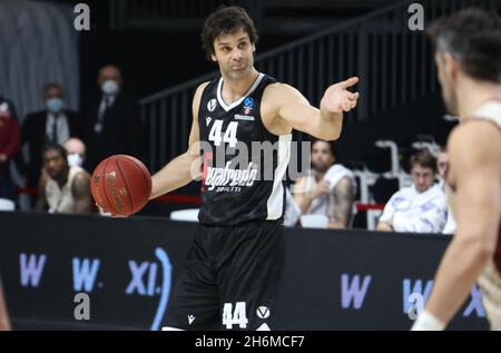 Bologne, Italie.16 novembre 2021.Milos Teodosic (Segafredo Virtus Bologna) pendant le tournoi Eurocup match Segafredo Virtus Bologna vs.Umana Reyer Venezia à la Virtus Segafredo Arena - Bologna, 16 novembre 2021 crédit: Agence de photo indépendante/Alamy Live News Banque D'Images