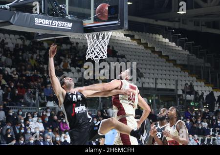 Bologne, Italie.16 novembre 2021.Milos Teodosic (Segafredo Virtus Bologna) pendant le tournoi Eurocup match Segafredo Virtus Bologna vs.Umana Reyer Venezia à la Virtus Segafredo Arena - Bologna, 16 novembre 2021 crédit: Agence de photo indépendante/Alamy Live News Banque D'Images