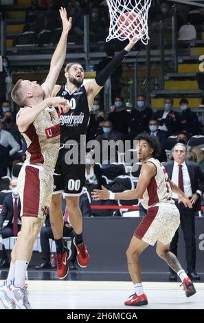 Bologne, Italie.16 novembre 2021.Isaisa Cordinier pendant le tournoi Eurocup match Segafredo Virtus Bologna vs.Umana Reyer Venezia à la Virtus Segafredo Arena - Bologna, 16 novembre 2021 crédit: Agence de photo indépendante/Alamy Live News Banque D'Images