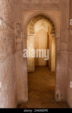 GRENADE, ESPAGNE - 2 NOVEMBRE 2017: Chambres dans les palais Nasrides Palacios Nazaries à l'Alhambra à Grenade, Espagne Banque D'Images