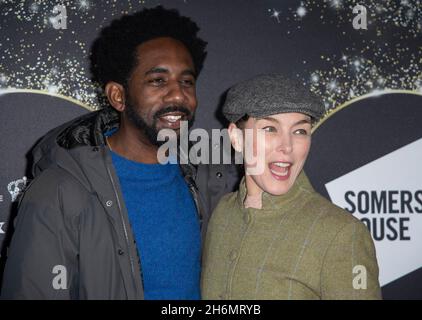 LONDRES, ANGLETERRE - NOVEMBRE 16 : Rhashan Stone et Olivia Williams assistent au skate à Somerset House, Londres, Angleterre.Le 16 novembre 2021.photo Gary Mitchell/Alamy Live News Banque D'Images