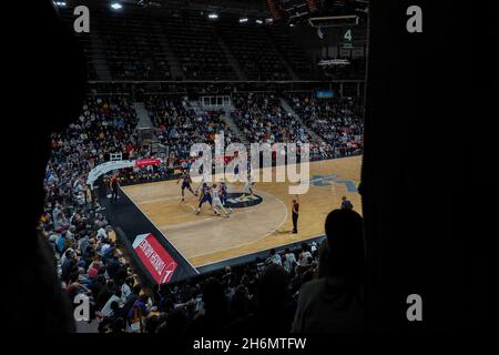 Lyon, France.16 novembre 2021.Lyon, France, le 16 novembre 2021 Une vue générale de l'arène pendant le jeu de la saison régulière Euroligue Turkish Airlines Round 10 entre LDLC ASVEL Lyon-Villeurbanne et Real Madrid à l'Astroballe Arena de Villeurbanne, France.Lyubomir Domozetski/SPP crédit: SPP Sport Press photo./Alamy Live News Banque D'Images