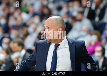 Lyon, France.16 novembre 2021.Lyon, France, 16 novembre 2021 T.J.Parker (entraîneur-chef ASVEL) pendant le jeu de la saison régulière Euroligue Turkish Airlines Round 10 entre LDLC ASVEL Lyon-Villeurbanne et Real Madrid à l'Astroballe Arena de Villeurbanne, France.Lyubomir Domozetski/SPP crédit: SPP Sport Press photo./Alamy Live News Banque D'Images