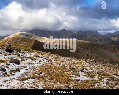 Beinn na Cailich, une colline derrière Broadford sur l'île de Skye, en Écosse, au Royaume-Uni, en regardant vers les montagnes Cuillin. Banque D'Images