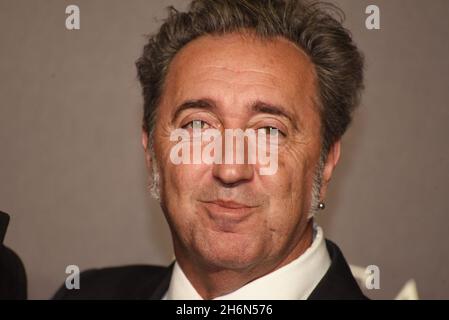 16 novembre 2021, Naples, Campanie, Italie: Le réalisateur Paolo Sorrentino sur le tapis rouge lors de la présentation de son dernier film '' E' stata la mano di Dio''.Le dernier travail de Sorrentino présenté au Metropolitan Cinema de Naples, a été candidat pour le prix Oscar 2022 comme le meilleur film étranger.(Credit image: © Pasquale Gargano/Pacific Press via ZUMA Press Wire) Banque D'Images