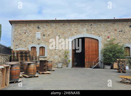 Cave de vinification Oliveda située dans la ville de Capmany, dans la région Alt Empordà de la province de Gérone, Catalogne, Espagne Banque D'Images