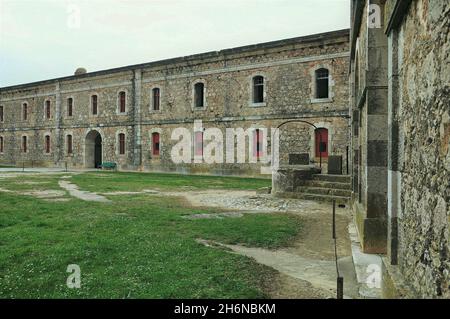 Le château de Sant Fernando de Figueras est situé dans la région catalane de la province d'Alto Ampurdán, à Gérone, en Catalogne, en Espagne Banque D'Images