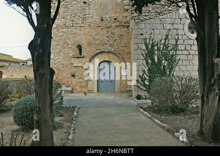 Église de San Juan de Vilatenim de Figueras située dans la région catalane de la province d'Alto Ampurdán de Gérone, Catalogne, Espagne Banque D'Images