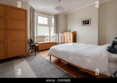 Cambridge, Angleterre - octobre 11 2019: Chambre dans la maison victorienne anglaise traditionnelle de la fin des années 1800 Banque D'Images