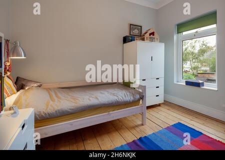 Cambridge, Angleterre - octobre 11 2019: Petite chambre dans la maison victorienne anglaise traditionnelle de la fin des années 1800 Banque D'Images