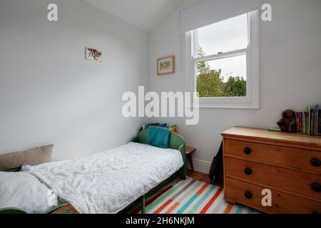 Cambridge, Angleterre - octobre 11 2019: Petite chambre dans la maison victorienne anglaise de la fin des années 1800 Banque D'Images