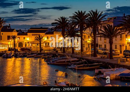 Port de Fornells, ambiance du soir, Fornells, Minorque, Iles Baléares,Espagne Banque D'Images