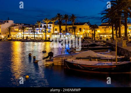 Port de Fornells, ambiance du soir, Fornells, Minorque, Iles Baléares,Espagne Banque D'Images