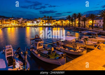 Port de Fornells, ambiance du soir, Fornells, Minorque, Iles Baléares,Espagne Banque D'Images