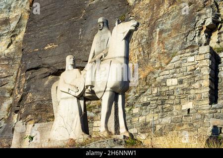 Dürnstein : monument Watstein, statue équestre de Richard coeur de Lion et chanteur Blondel à Wachau, Niederösterreich, Basse-Autriche, Autriche Banque D'Images