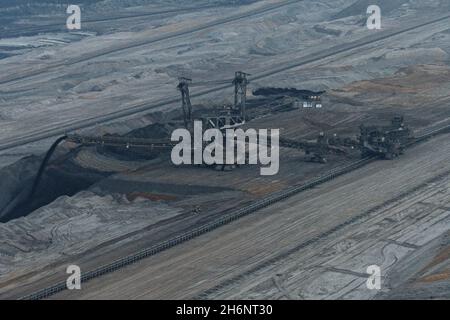 Creuseurs de charbon brun dans l'exploitation minière opencast Hambach, exploitation minière opencast Hambach, Elsdorf, NRW, Allemagne Banque D'Images