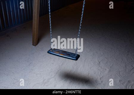 Aire de jeu Swing de nuit Banque D'Images