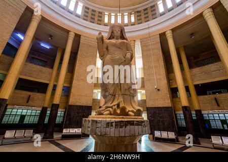 Intérieur de la gare centrale de Bagdad, Bagdad, Iraq Banque D'Images