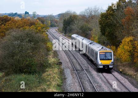 Train diesel de classe 168 de Chiltern Railways à l'automne, Shrewley, Warwickshire, Royaume-Uni Banque D'Images