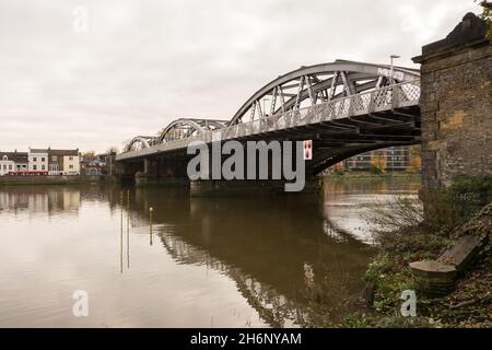 Pont piétonnier et ferroviaire Barnes dans le sud-ouest de Londres, Angleterre, Royaume-Uni Banque D'Images