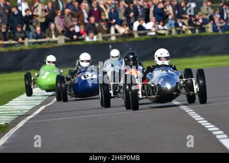 À la tête du pack du chicane, Simon Dedman, Cooper-Norton Mk10, Don Parker Trophée, course de 15 minutes,500cc Formule 3, voitures de course d'après-guerre f Banque D'Images