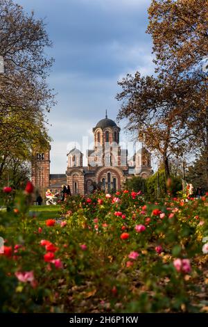 BELGRADE, Serbie - 15 novembre 2021 - Église Saint-Marc (crkva Svetog Marka en serbe).Église orthodoxe située dans le parc de Tasmajdan à l'été Banque D'Images