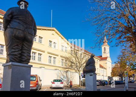 Krems an der Donau: Prison Justizanstalt Stein, statue en face de Karikaturmuseum (musée de la caricature) à Wachau, Niederösterreich, Basse-Autriche, Aus Banque D'Images