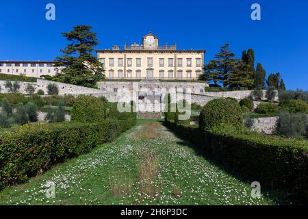 Europe, Toscane, San Donato à Collina, Fattoria Torre a Cona Tuscan Wine Estate avec le manoir historique Banque D'Images