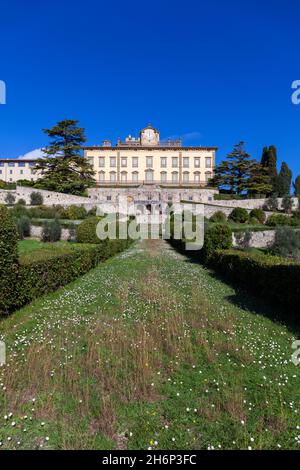 Europe, Toscane, San Donato à Collina, Fattoria Torre a Cona Tuscan Wine Estate avec le manoir historique et le domaine Banque D'Images