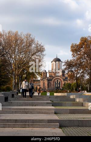 BELGRADE, Serbie - 15 novembre 2021 - Église Saint-Marc (crkva Svetog Marka en serbe).Église orthodoxe située dans le parc de Tasmajdan à l'été Banque D'Images