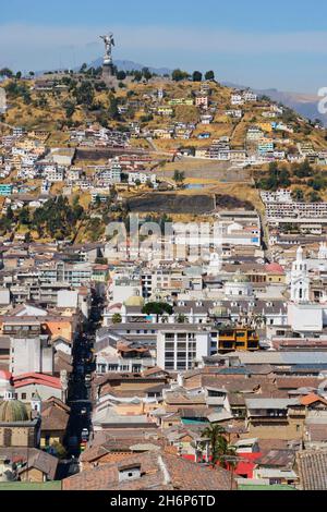 .ÉQUATEUR, VILLE DE QUITO, AU SOMMET DE PANECILLO, LA VIERGE DE QUITO Banque D'Images