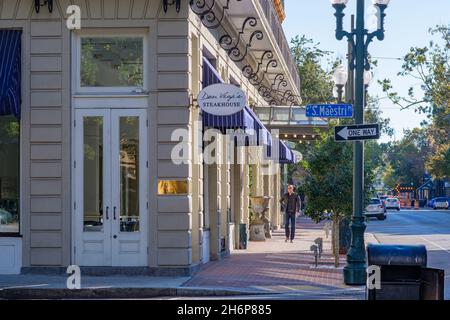 NEW ORLEANS, LA, États-Unis - 14 NOVEMBRE 2021 : Desi Vega's Steakhouse à l'hôtel Lafayette, sur l'avenue St. Charles Banque D'Images