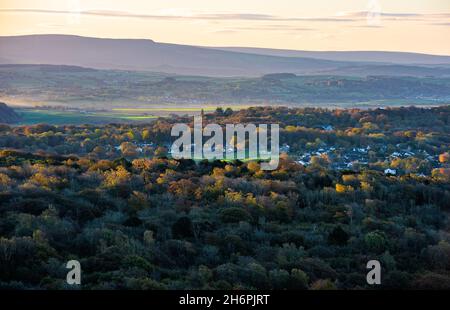 Lever de soleil depuis Arnside Knott, Arnside, Milnthorpe, Cumbria, Royaume-Uni. Banque D'Images