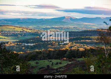 Vue du matin depuis Arnside Knott, Arnside, Milnthorpe, Cumbria, Royaume-Uni. Banque D'Images