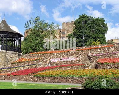 Vue sur les jardins du château, Tamworh, Royaume-Uni. Banque D'Images