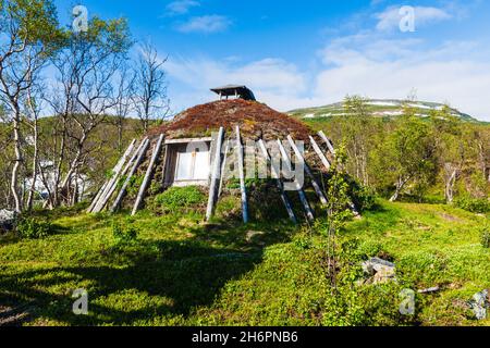 Chalet traditionnel en bois dans la campagne Banque D'Images