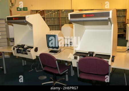 Lecteur de microfiches KODAK LIB 100SX, équipement de recherche, Surrey History Center, Woking, Surrey,Angleterre, Royaume-Uni, 2021 interne Banque D'Images