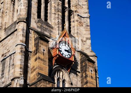 Gros plan de l'horloge sur la tour lanterne de la cathédrale Saint-Nicolas de Newcastle Banque D'Images