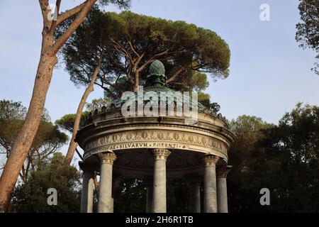 Petit temple de Diana à Villa Borghèse, Rome, Italie Banque D'Images