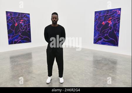 Londres, Royaume-Uni.17/11/2021, 'ce qui nous lie'.Coïncidant avec la présentation inaugurale du musée britannique de Tunji Adeniyi-Jones à Charleston, Sussex, la première exposition de l'artiste avec la galerie présente de nouvelles peintures à l'huile dans lesquelles des figures lumineuses s'éloignent des paysages biologiques ou se dispersent en formes de testseller.Cube blanc Bermondsey. Banque D'Images