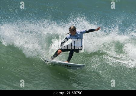 Saquarema, Brésil.17 novembre 2021.RJ - Saquarema - 11/17/2021 - SAQUAREMA SURF FESTIVAL - Isabelle Nalu surfer pendant le Saquarema Surf Festival, tenu en mémoire de l'éternel surfeur Leo Neves, aura lieu jusqu'au 21 novembre, une étape validée par les hommes Quiksilver Pro QS et Roxy Pro QS 3000 Femme,Sur la plage d'Itauna, Saquarema, Rio de Janeiro ce mercredi(17).Photo: Thiago Ribeiro/AGIF/Sipa USA crédit: SIPA USA/Alay Live News Banque D'Images
