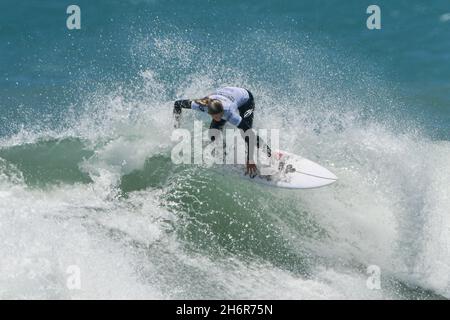 Saquarema, Brésil.17 novembre 2021.RJ - Saquarema - 11/17/2021 - SAQUAREMA SURF FESTIVAL - Isabelle Nalu surfer pendant le Saquarema Surf Festival, tenu en mémoire de l'éternel surfeur Leo Neves, aura lieu jusqu'au 21 novembre, une étape validée par les hommes Quiksilver Pro QS et Roxy Pro QS 3000 Femme,Sur la plage d'Itauna, Saquarema, Rio de Janeiro ce mercredi(17).Photo: Thiago Ribeiro/AGIF/Sipa USA crédit: SIPA USA/Alay Live News Banque D'Images